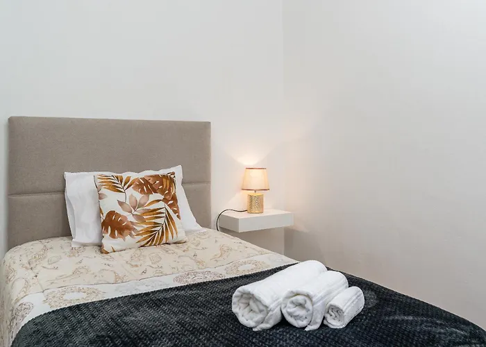 Atouguia House - Traditional House Feriehus